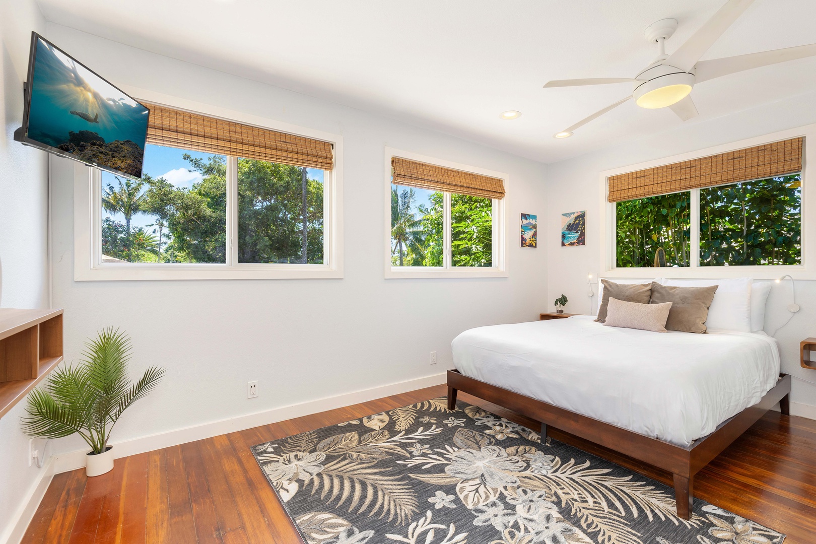Haleiwa Vacation Rentals, Velzey Villa (3B Vacation Home) - Guest room with queen bed, hardwood floors, and garden views—perfect for unwinding in privacy.