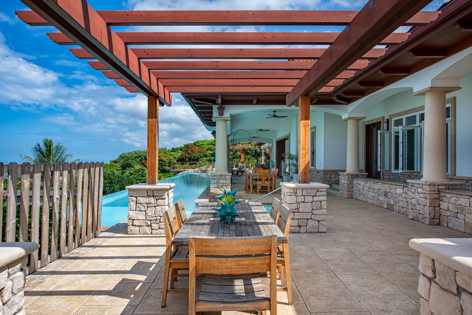 Kailua Kona Vacation Rentals, Kailua Kona Estate** - An additional dining table near the pool.