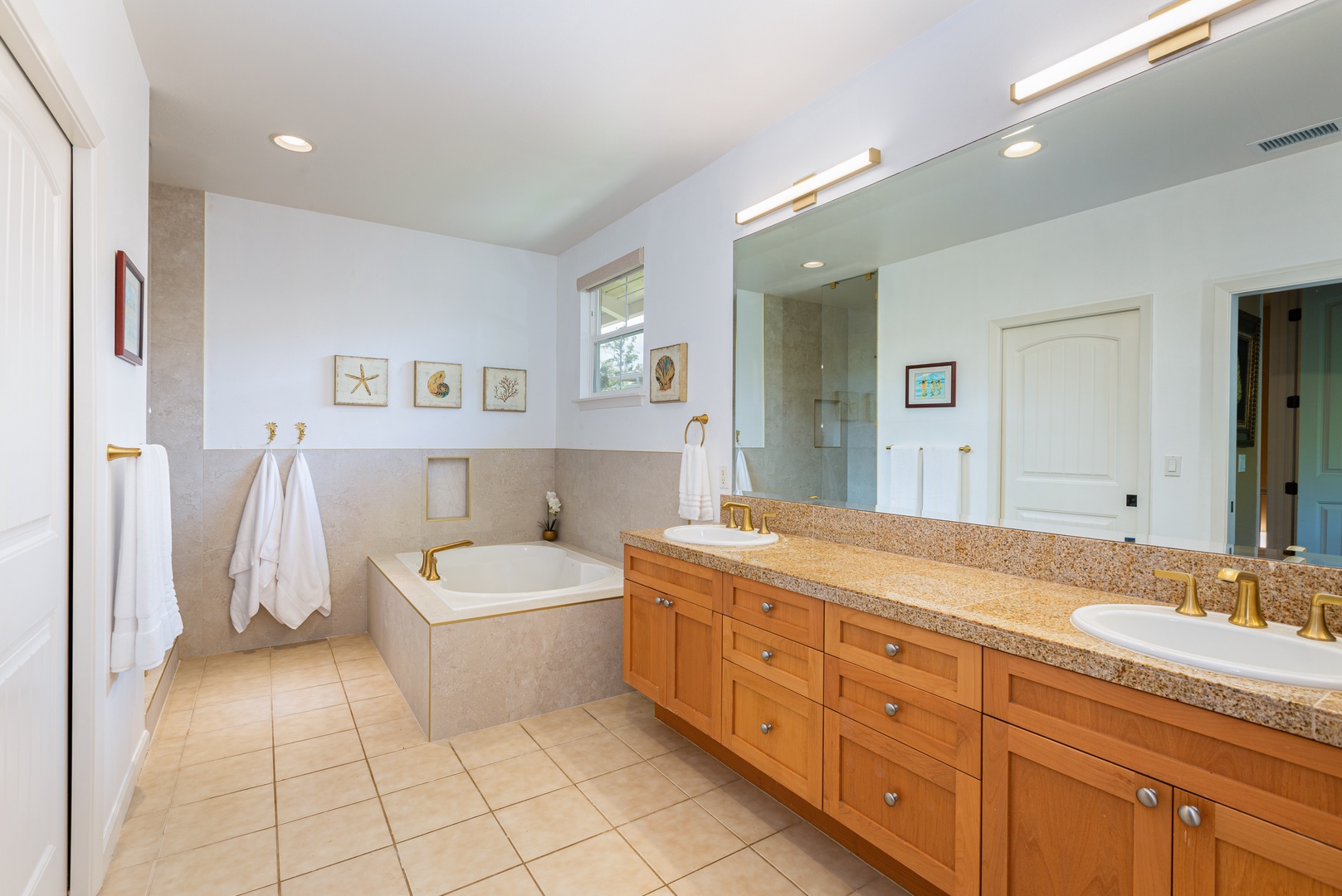 Princeville Vacation Rentals, Pualani Villa - Spacious bathroom with dual sinks and plenty of counter space.