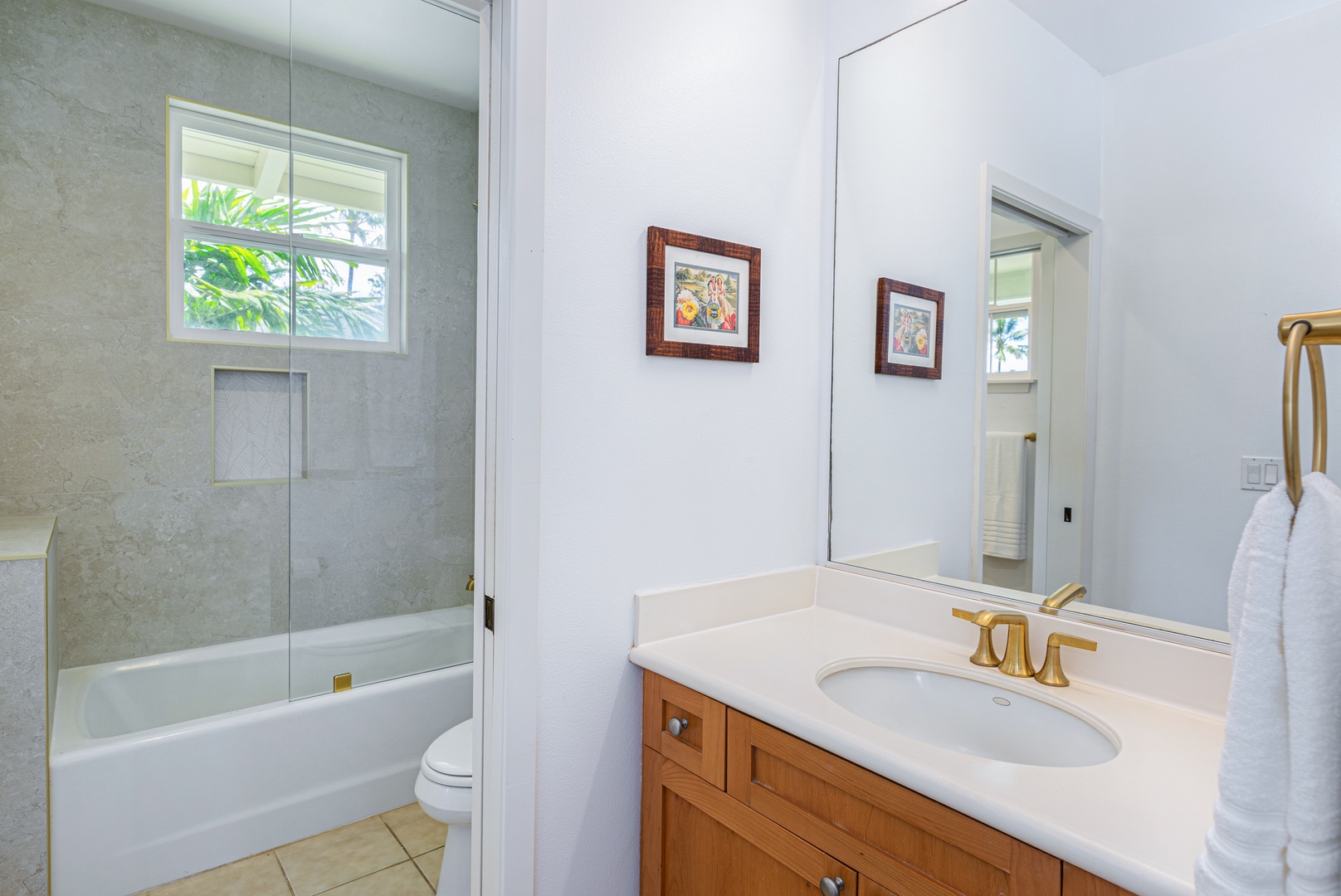 Princeville Vacation Rentals, Pualani Villa - Bright bathroom with a full-size bathtub, ideal for unwinding after a day out.