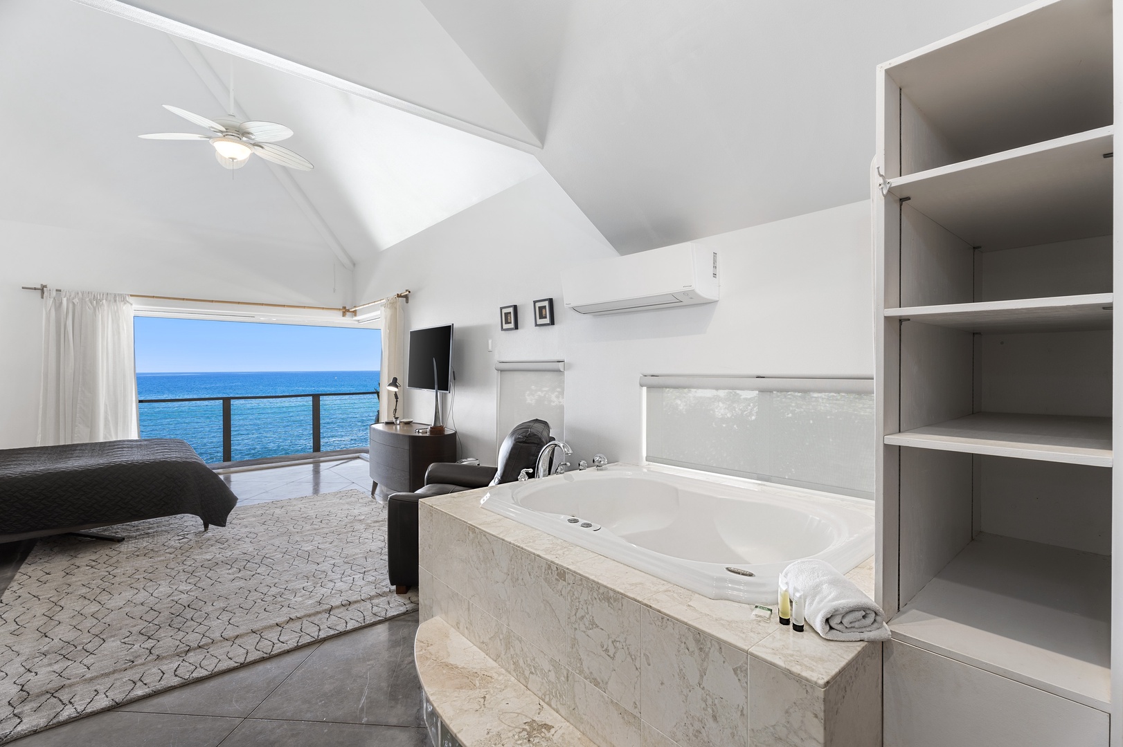 Kailua-Kona Vacation Rentals, Hale Kope Kai - Jetted soaking tub in the Primary bedroom to take in the view