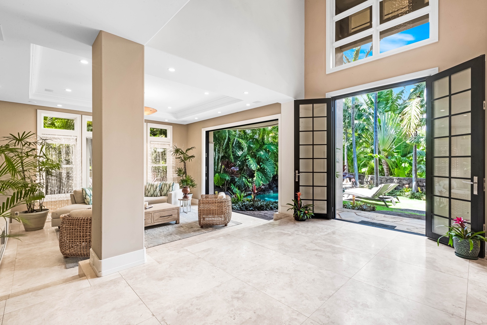 Honolulu Vacation Rentals, Pili Pono - Grand entry with soaring ceilings and lush garden views.