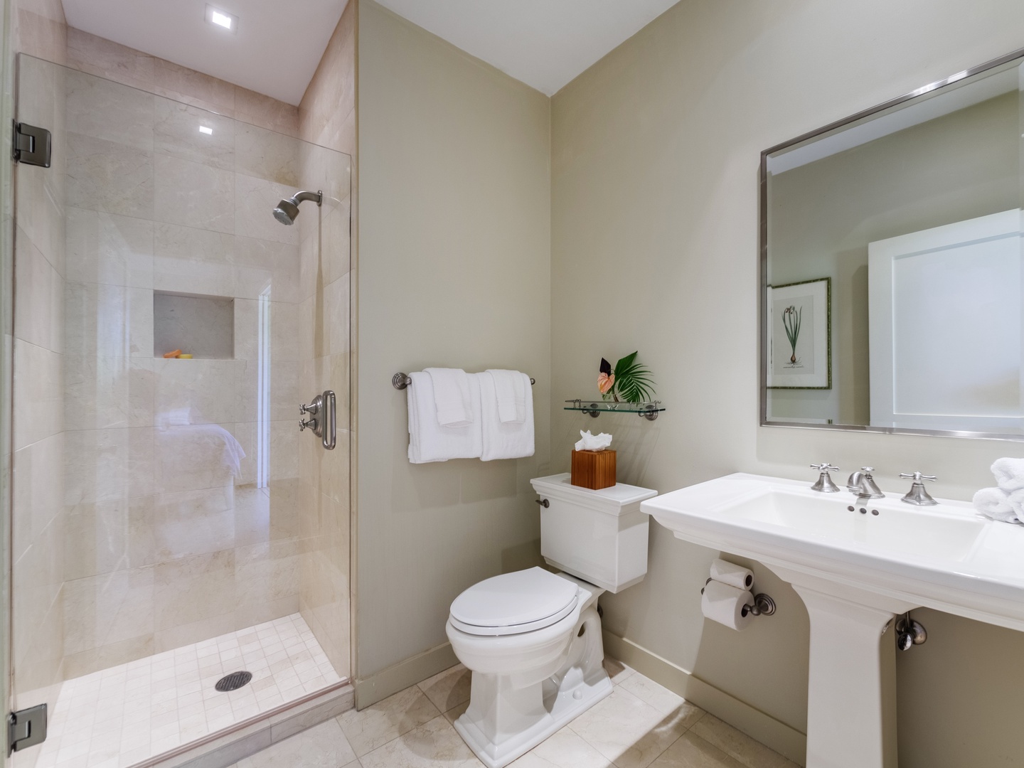 Honolulu Vacation Rentals, Paradise Beach Estate - Ensuite bathroom with a walk-in shower
