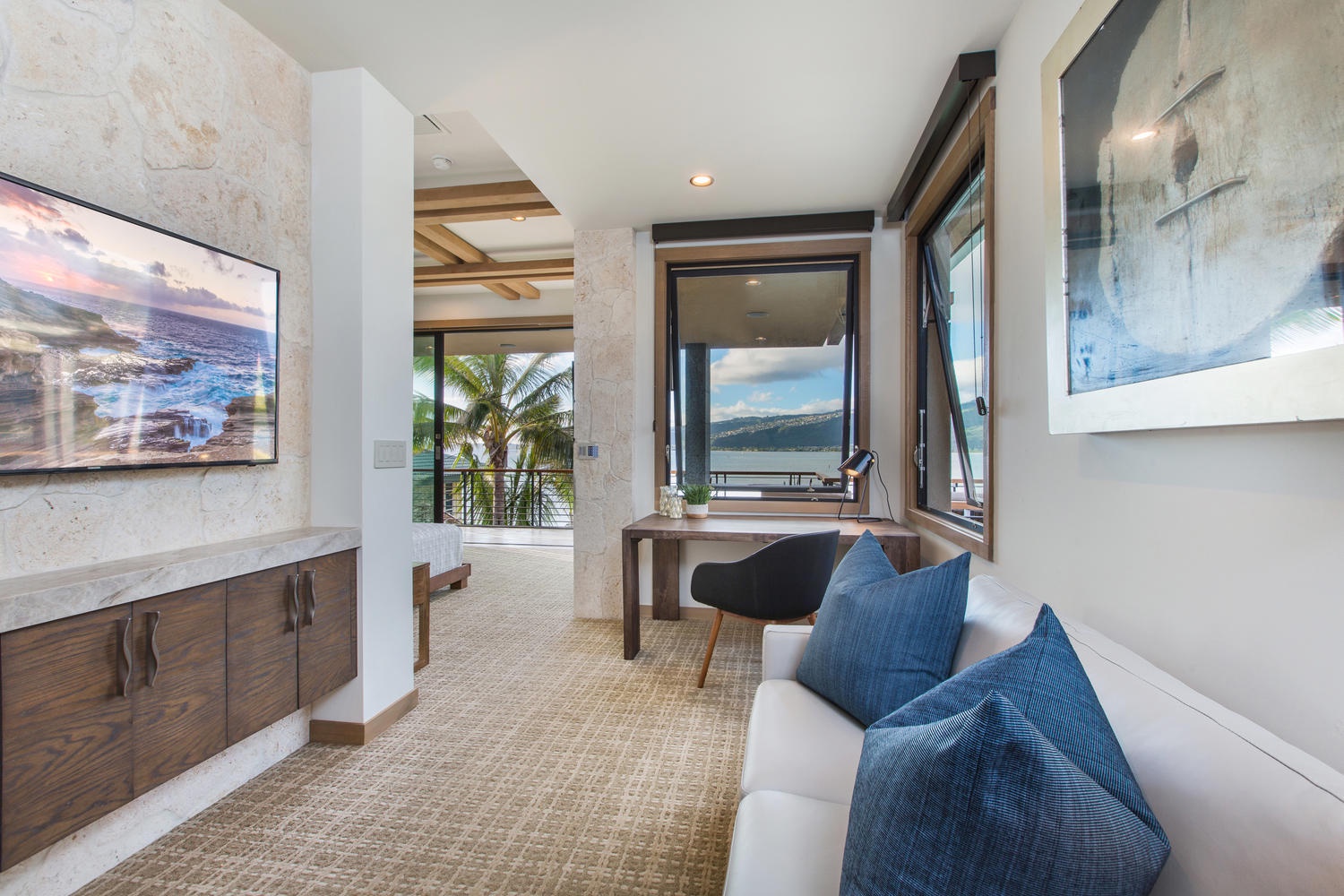 Honolulu Vacation Rentals, Ocean House 4 Bedroom - Second primary bedroom lounge