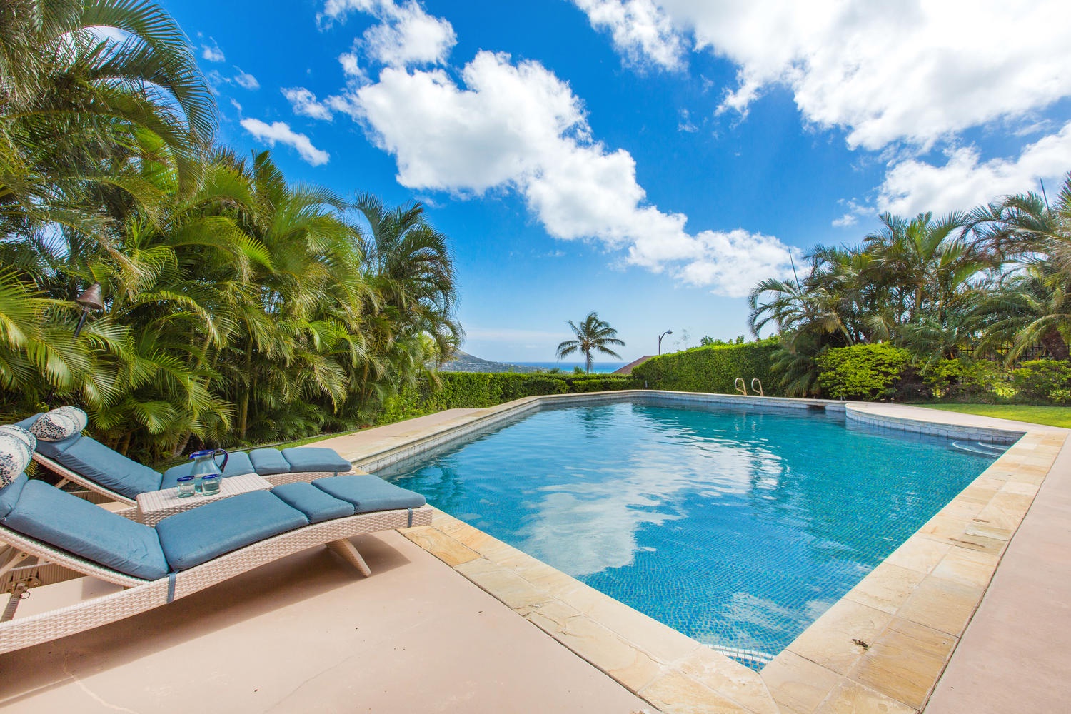 Honolulu Vacation Rentals, Mahina Kai - At Mahina Kai, you are always surrounded by beauty!