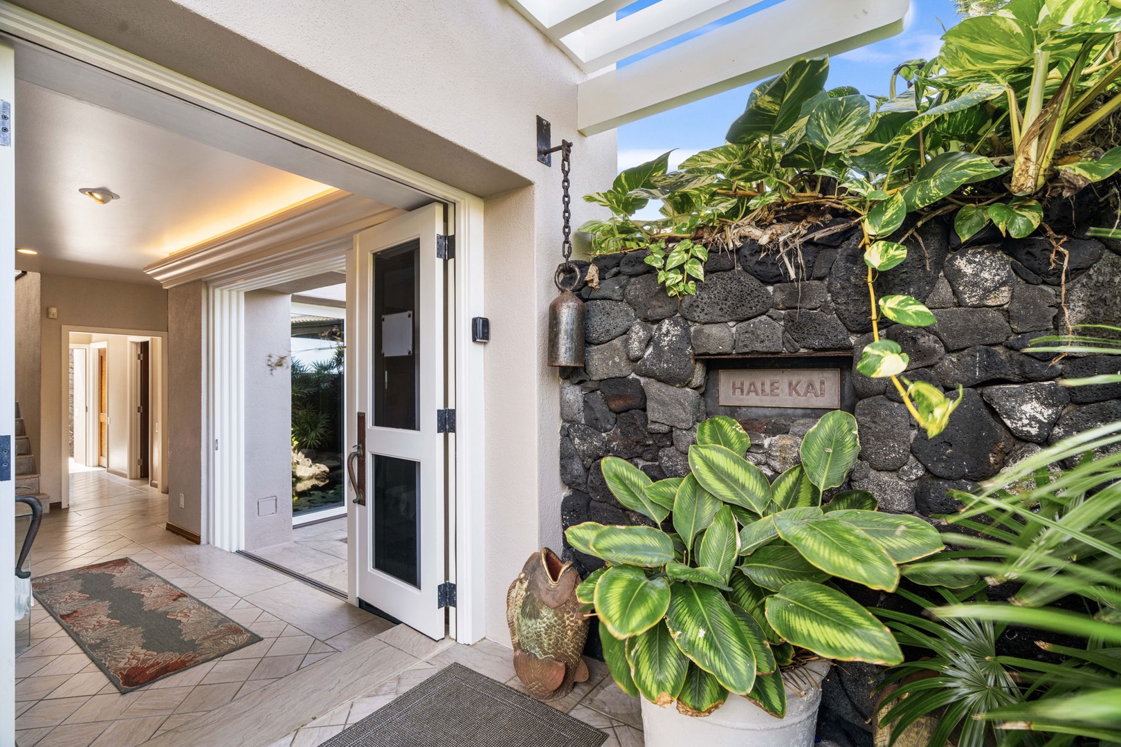 Kailua Kona Vacation Rentals, Ali'i Point #9 - Grand entry to Ali'i Point