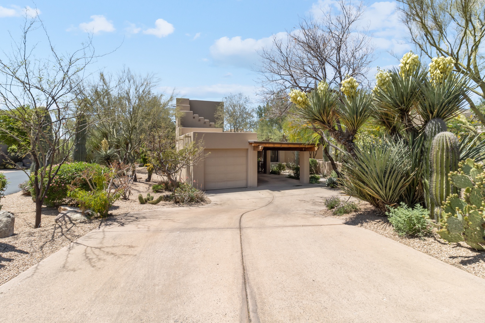 Scottsdale Vacation Rentals, Boulders Hideaway Villa - Access to 2 community pools/spas included in rent. Optional tenant club membership available for additional cost.