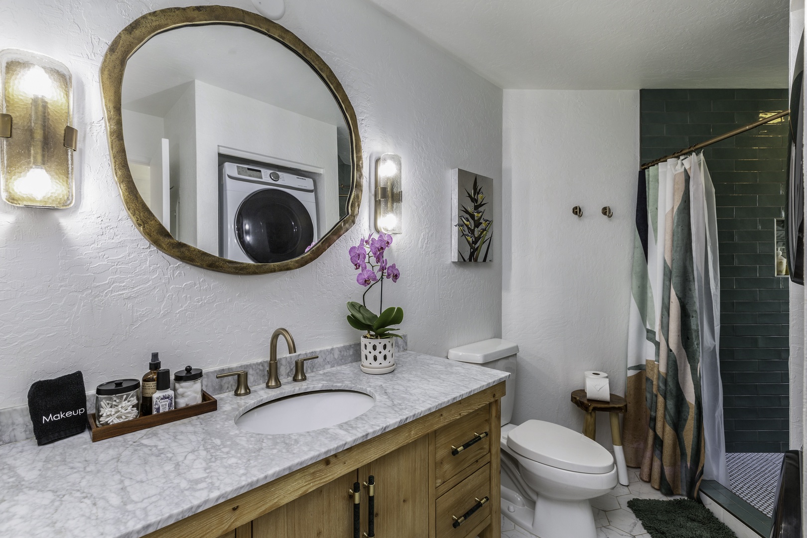 Princeville Vacation Rentals, Pali Ke Kua 207 - The ensuite is fully remodeled and well-appointed with a large walk-in shower, which possesses its own window framing lovely garden views