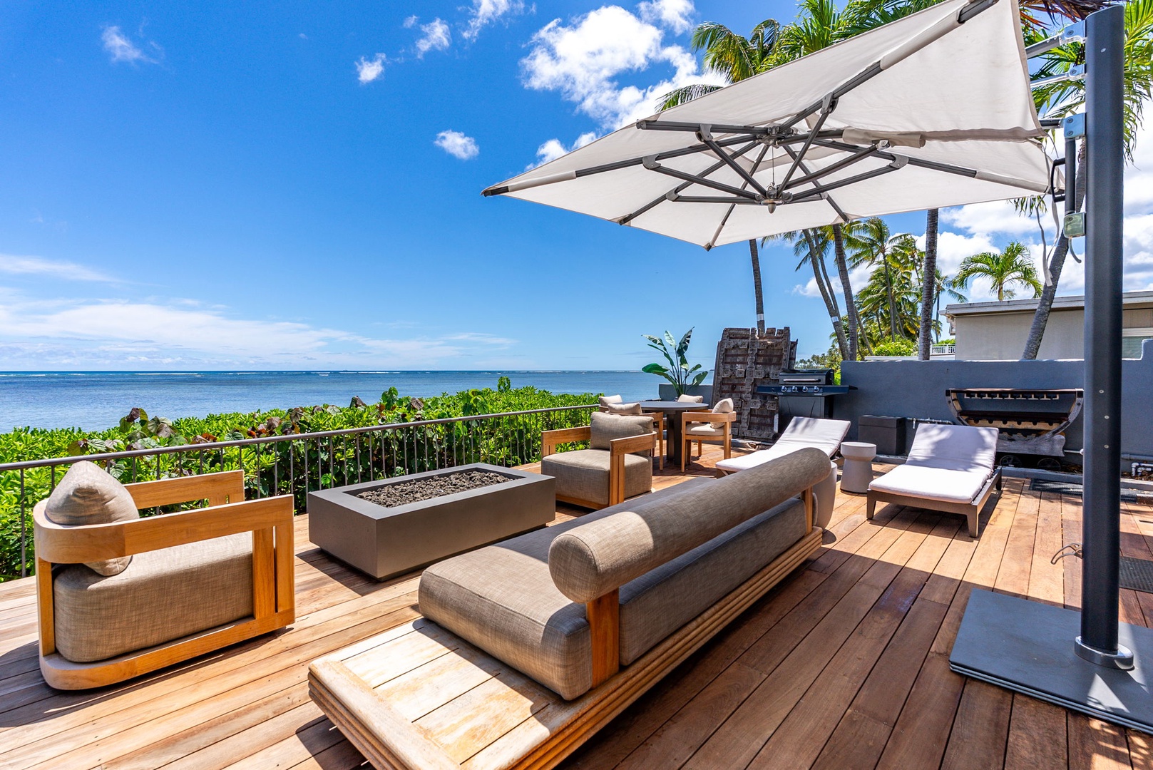 Honolulu Vacation Rentals, Wailupe Beachfront Getaway - Gather on the lanai for sunset cocktails and panoramic ocean vistas—this is where barefoot luxury meets effortless relaxation.