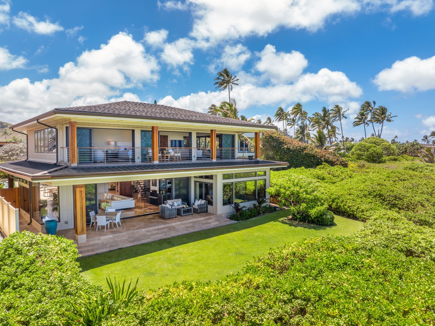 Kailua Vacation Rentals, Makalei - Enjoy the lush views from the lanai.