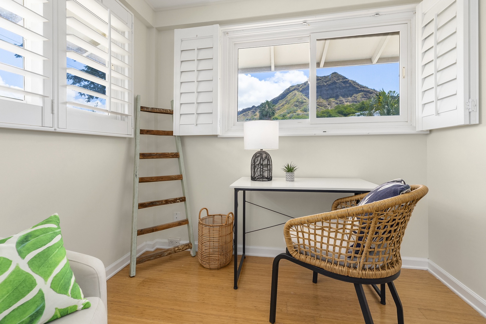 Honolulu Vacation Rentals, Hale Nui - Primary Bedroom Desk with Diamond Head views