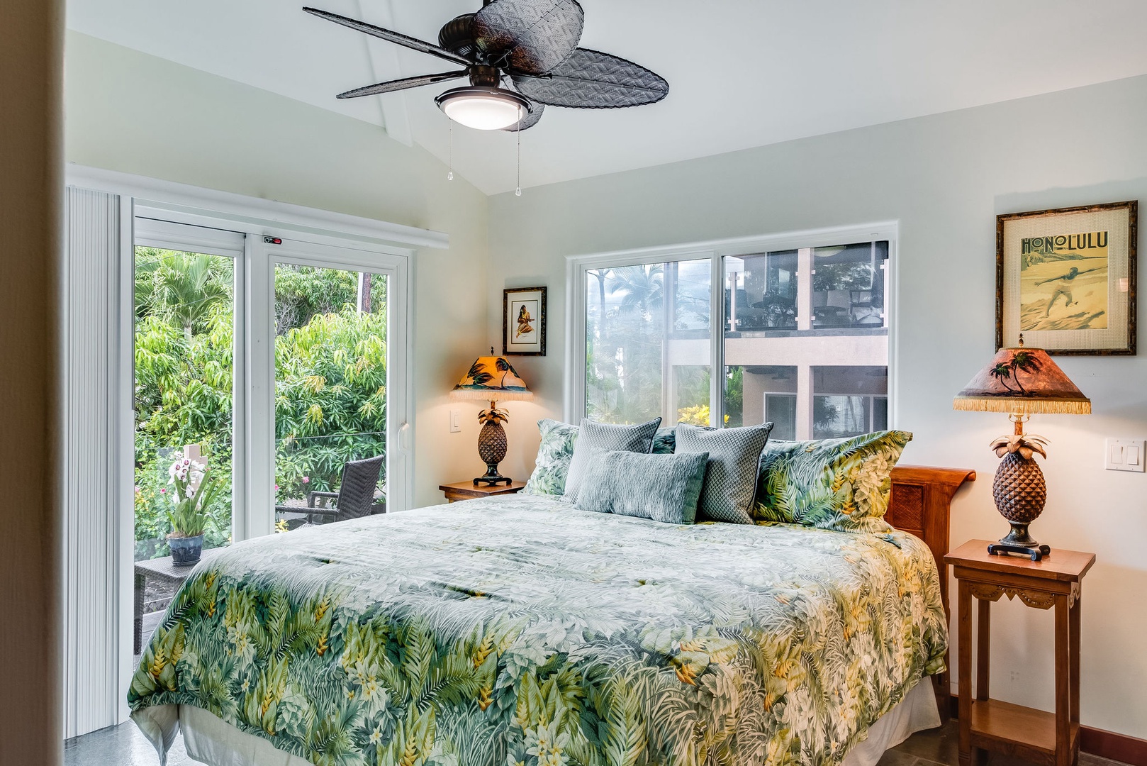 Kailua Kona Vacation Rentals, Kona Beach Bungalows** - Indulge in the luxury of the Kahakai Master Suite, featuring a plush king bed for the ultimate relaxation experience.
