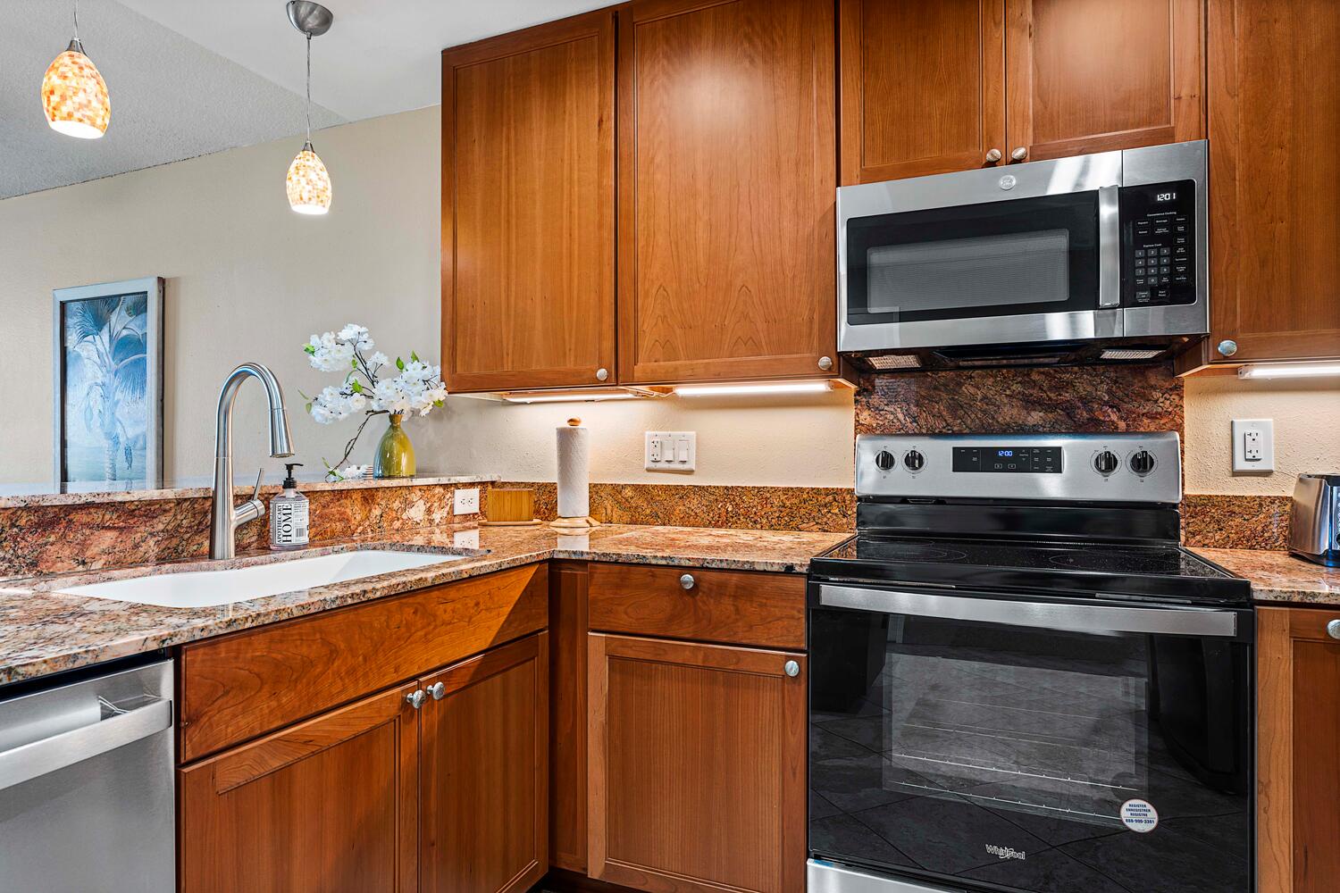 Kailua Kona Vacation Rentals, Keauhou Kona Surf & Racquet 1104 - Complete with cooking tools and appliances for your culinary desires