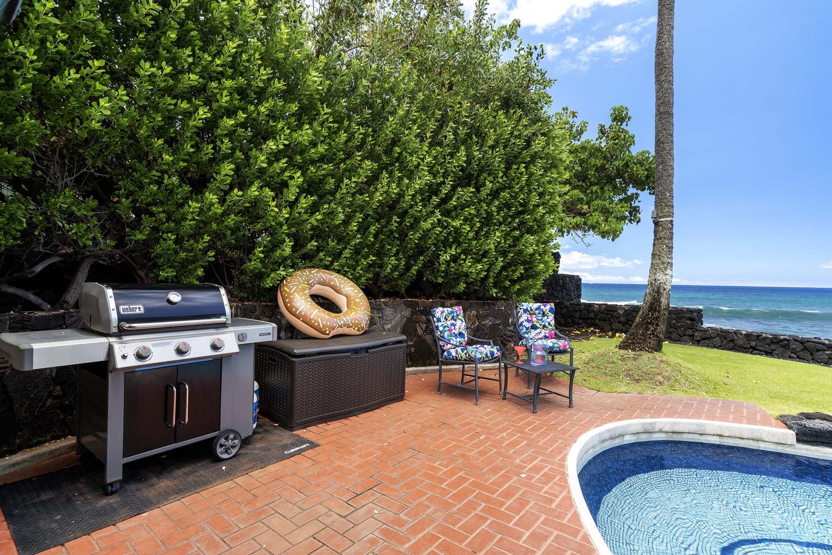 Kailua Kona Vacation Rentals, Hale Pua - Hale Pua BBQ area poolside!