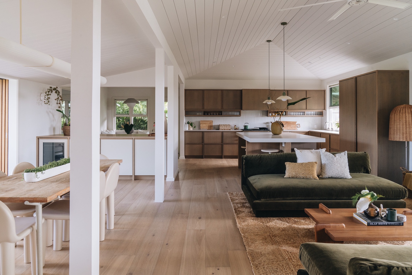 Honolulu Vacation Rentals, Surfside Bungalow** - Open sightlines and natural light create a welcoming space to gather and relax.