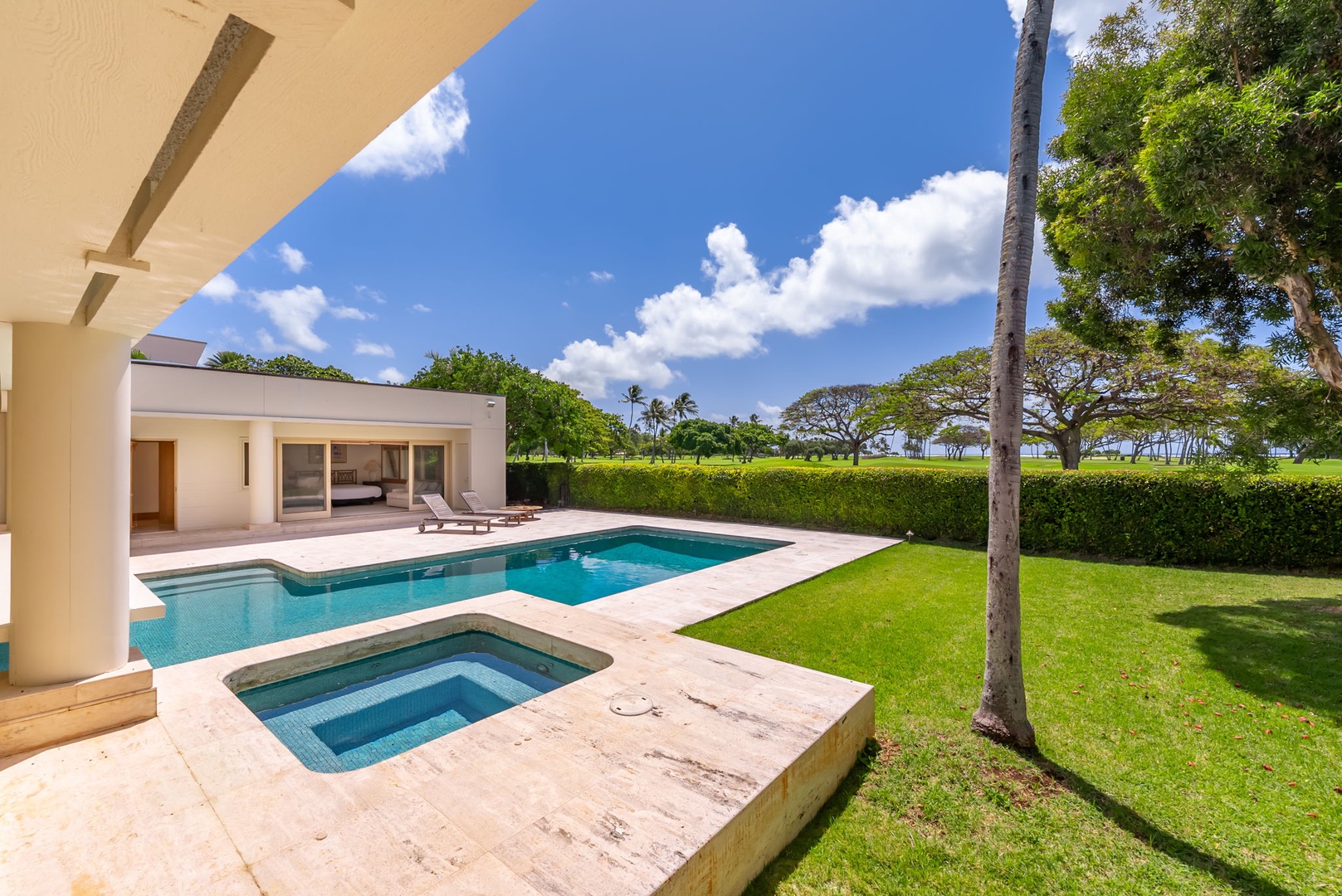 Honolulu Vacation Rentals, Luxury Golf Course Retreat in Kahala - 1077 Waiholo* - 