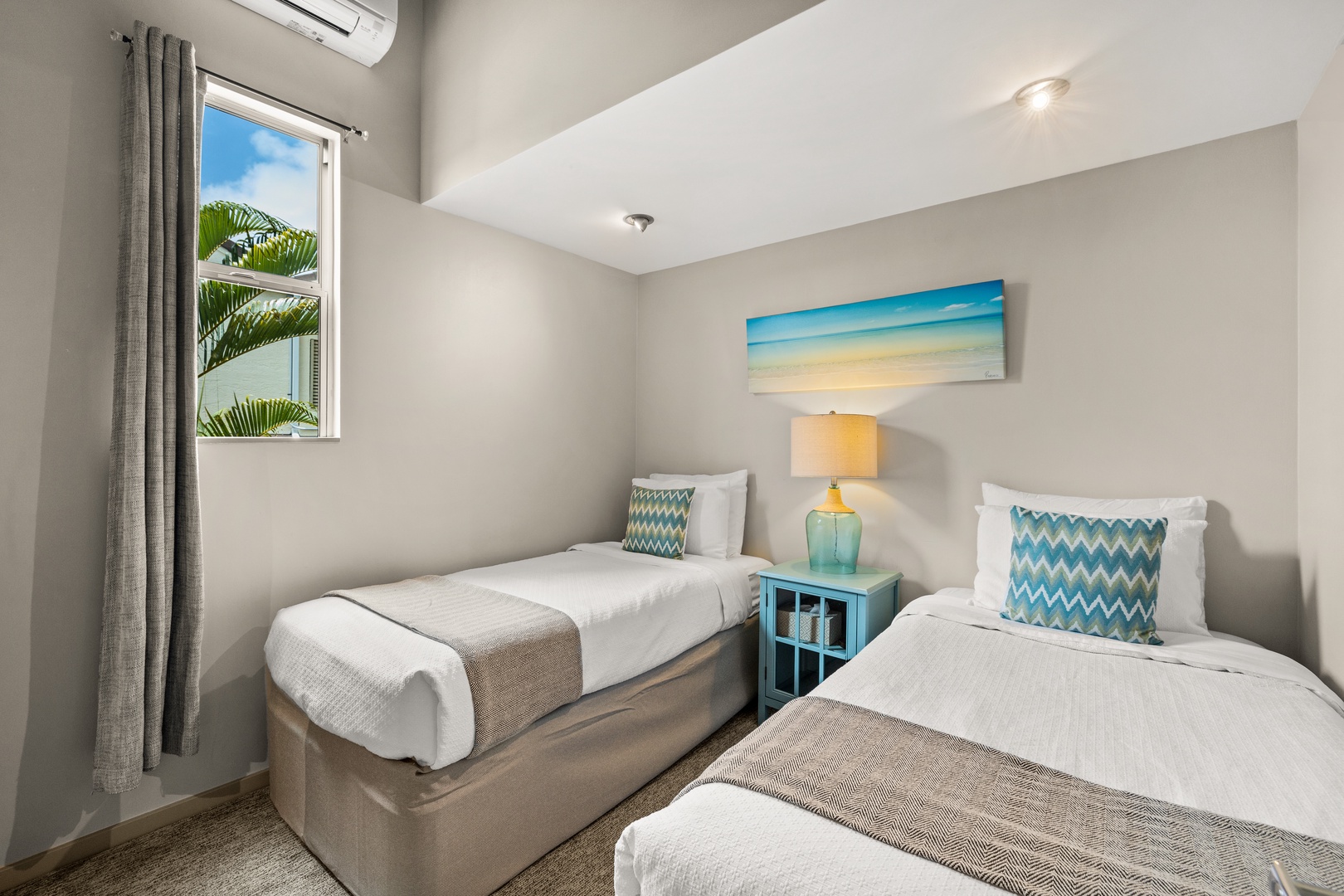 Honolulu Vacation Rentals, Villa Luana - Bedroom three, which shares a bath with bedroom two. (Beds can be converted to a king with prior request.)