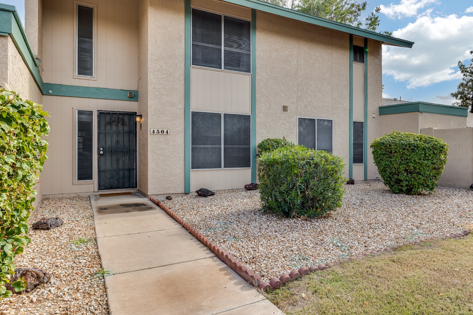 Glendale Vacation Rentals, Condo at the Bell Air - Private, ground level entrance