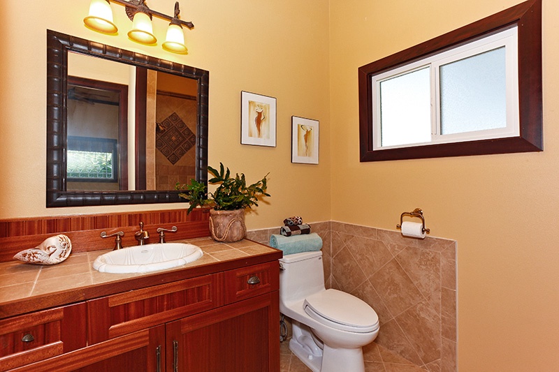 Waianae Vacation Rentals, Makaha Hale - Shared guest bathroom for queen bedroom two and twin bedroom two.
