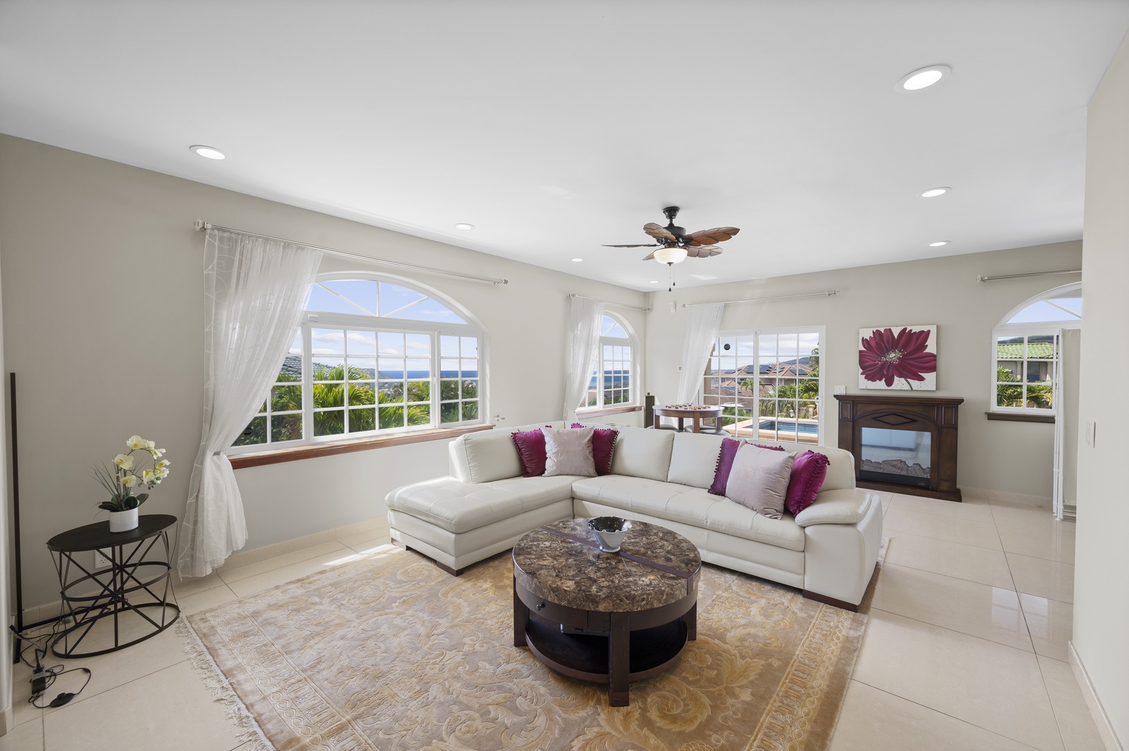 Honolulu Vacation Rentals, Lotus on a Hill* - Spacious living area with sofa and chaise lounge
