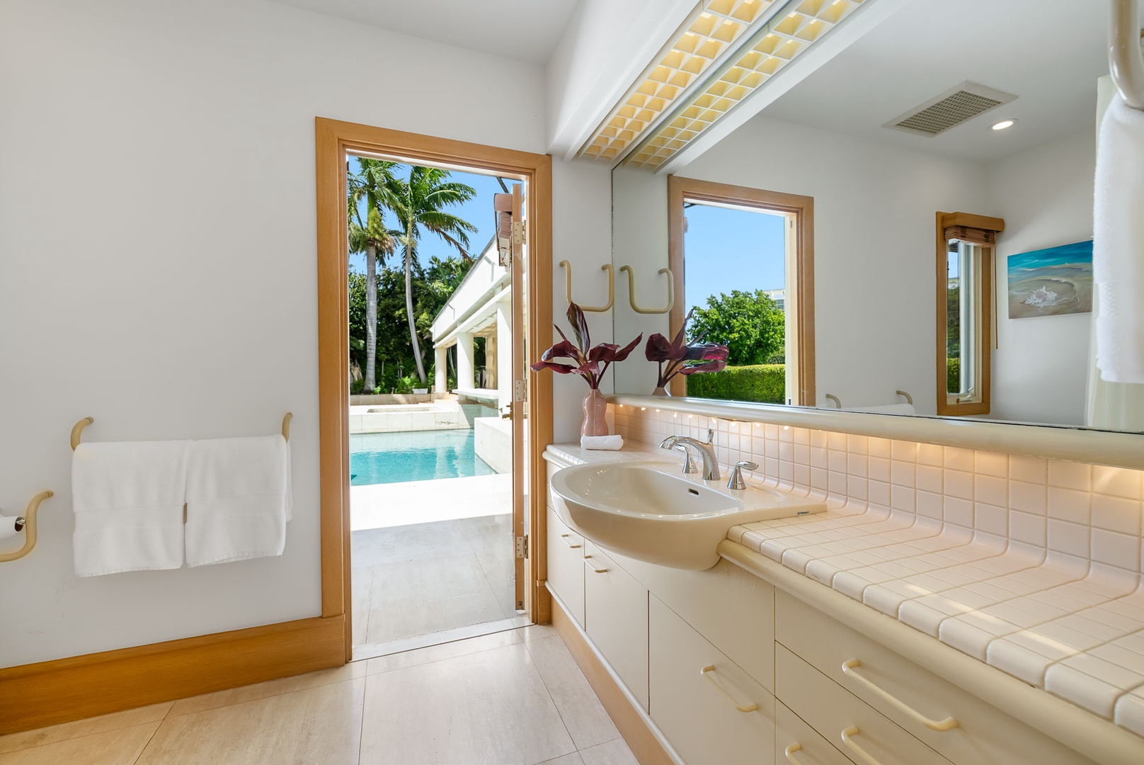 Honolulu Vacation Rentals, Luxury Golf Course Retreat in Kahala - 1077 Waiholo* - 