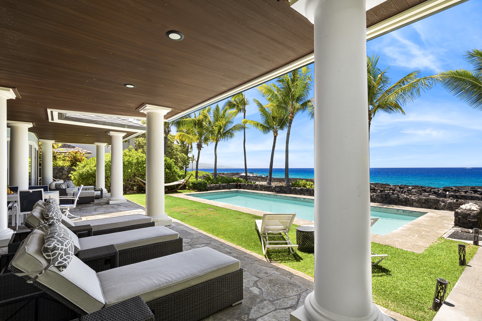 Kailua Kona Vacation Rentals, Kona Blue - Additional loungers for that afternoon nap you've been longing for