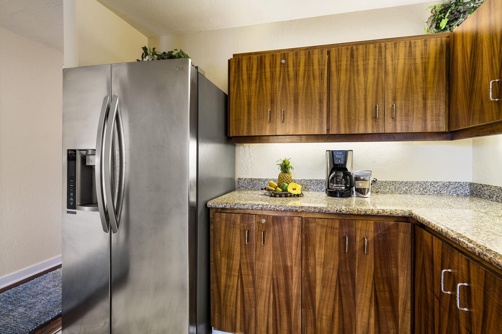 Kailua Kona Vacation Rentals, Kanaloa at Kona 3304 - Water and Ice dispenser on the door of the upgraded fridge