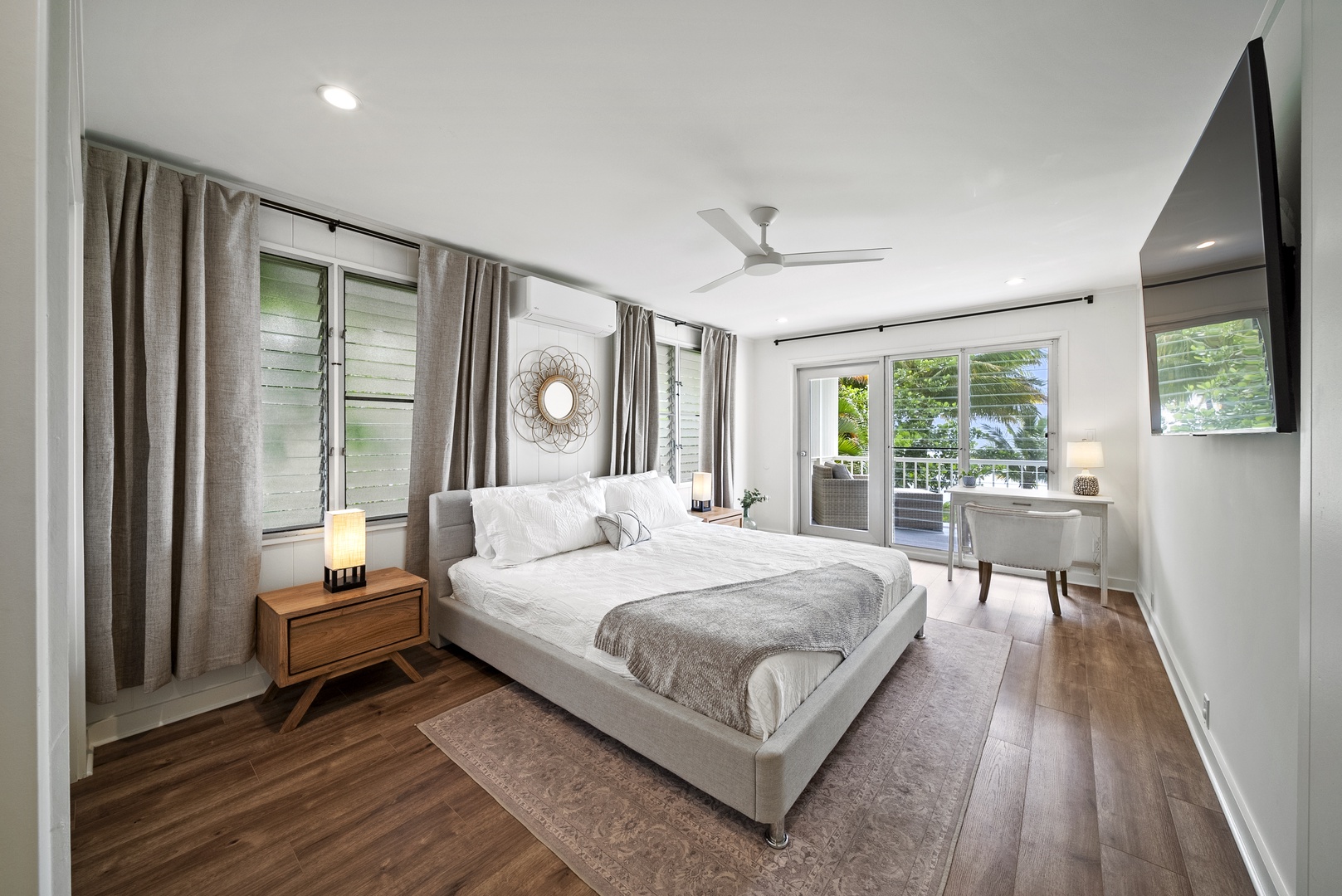 Honolulu Vacation Rentals, Honolulu Beachfront Retreat - Bright suite with a king-sized bed and large windows framing lush tropical views — perfect for waking up in paradise.
