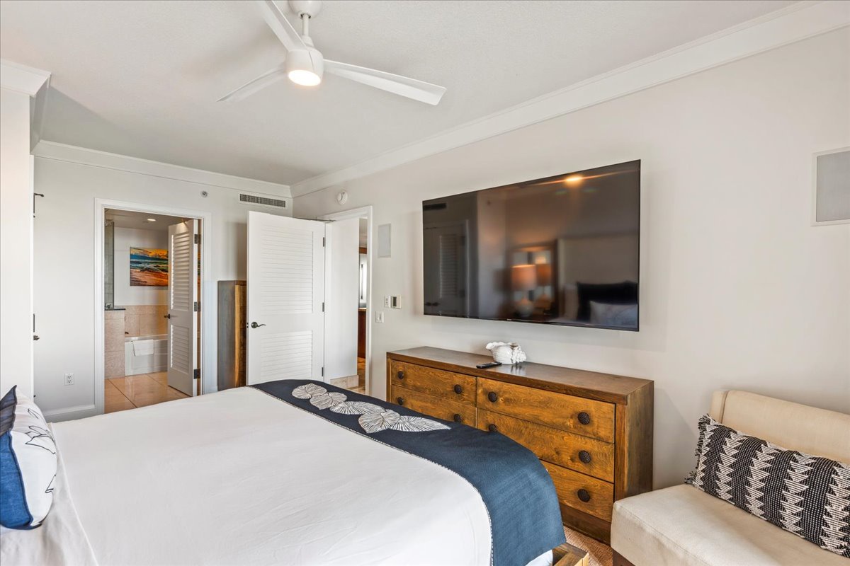 HI Vacation Rentals, Honua Kai Hokulani 825 - Never miss an episode of your favorite show from this cozy bedroom.