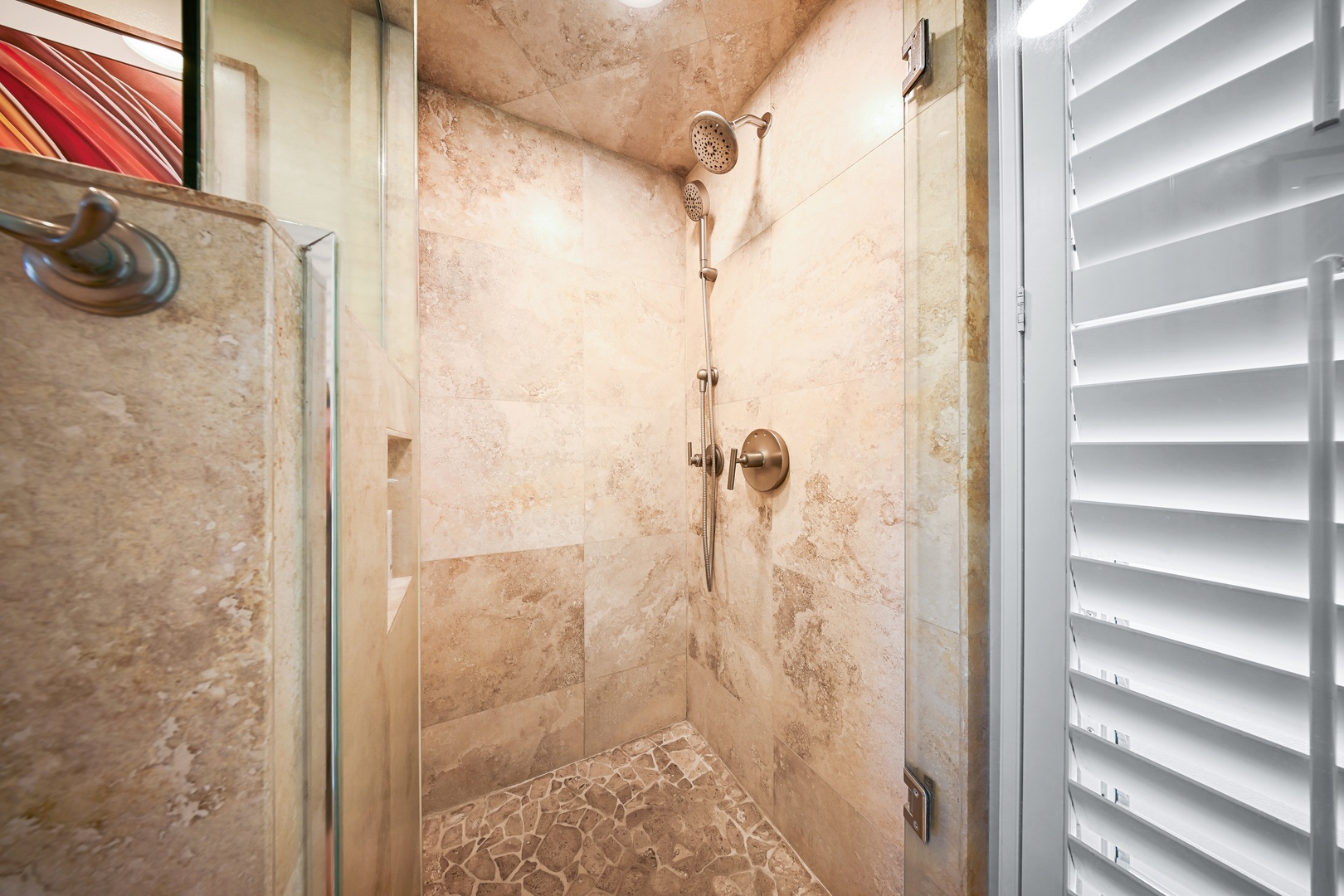 Honolulu Vacation Rentals, Kaimana Shores Getaway - A walk-in shower provides a refreshing place to rinse off after beach days and island adventures.