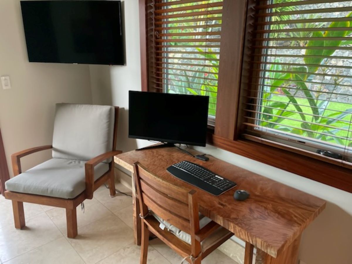Kailua Kona Vacation Rentals, Hale La'i - Office space with tropical views