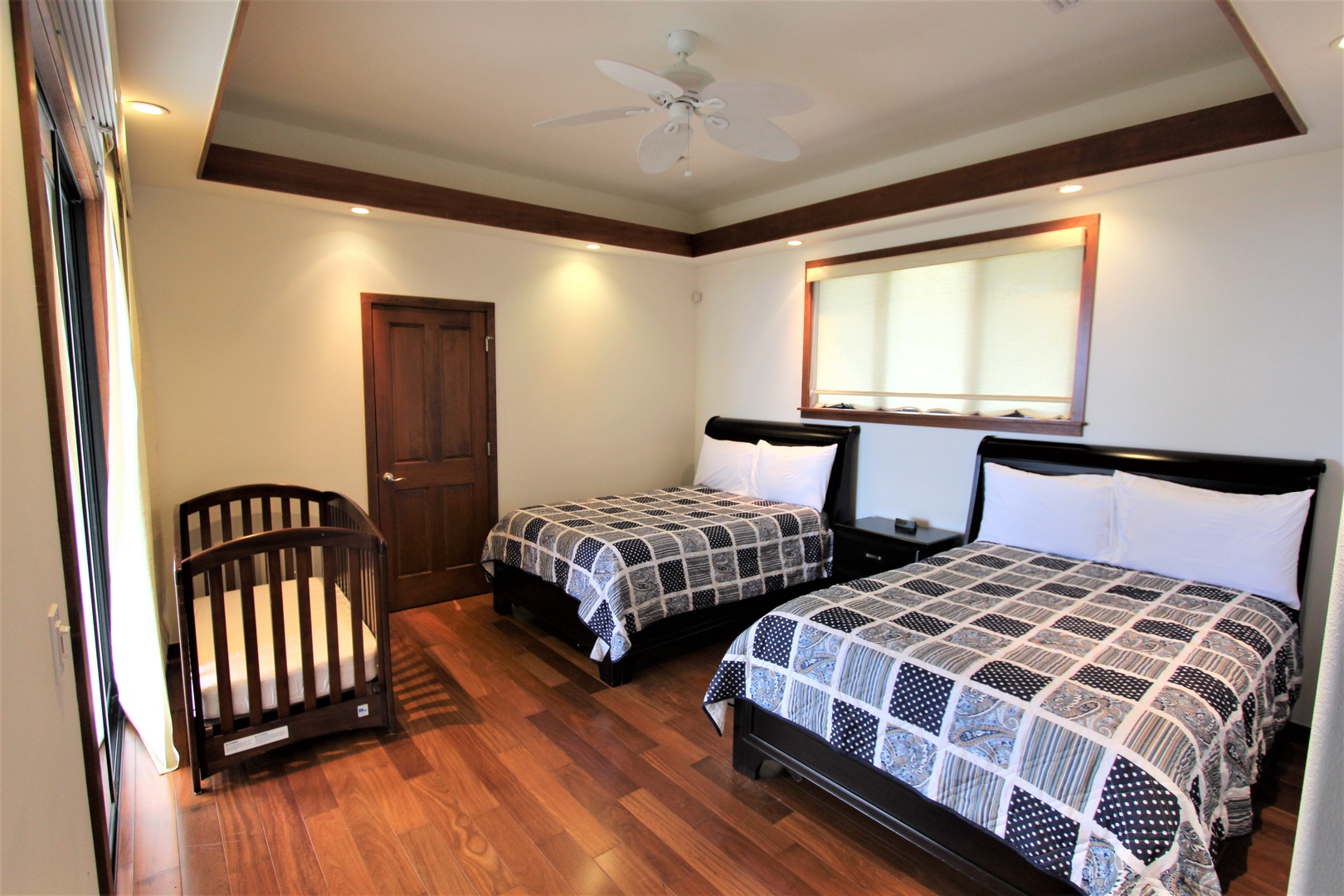 Kailua Kona Vacation Rentals, O'oma Plantation - Guest bedroom equipped with two Double beds and crib