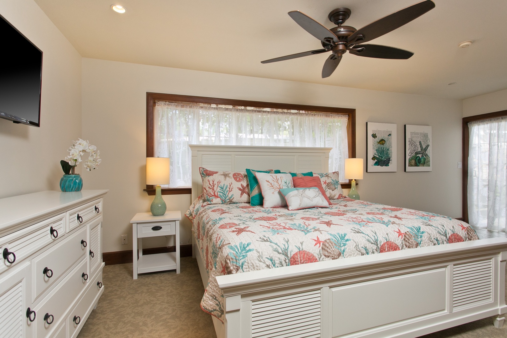 Kailua Vacation Rentals, Lanikai Village* - Hale Melia: Guest bedroom with a plush king bed, ensuite, TV and a dedicated work space.