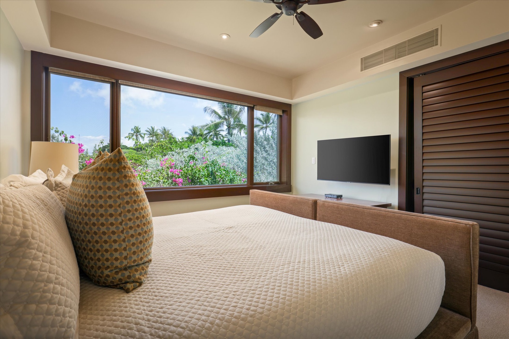 Kailua Kona Vacation Rentals, Wai'ulu Villa 115D - Spacious guest suite with with a twin bed convertible to king, flat-screen TV, and tranquil greenery outside every window.