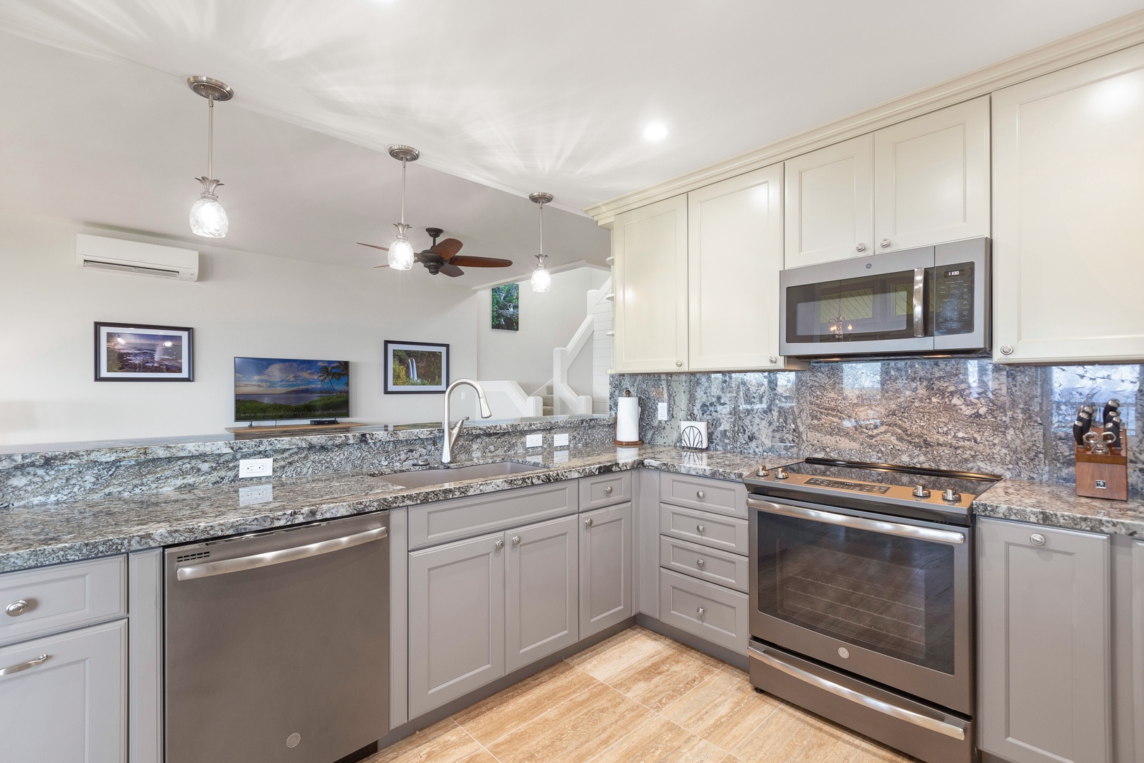 Lahaina Vacation Rentals, Kapalua Ridge 1622 - The fully-equipped kitchen offers modern stainless-steel appliances and ample granite counter space