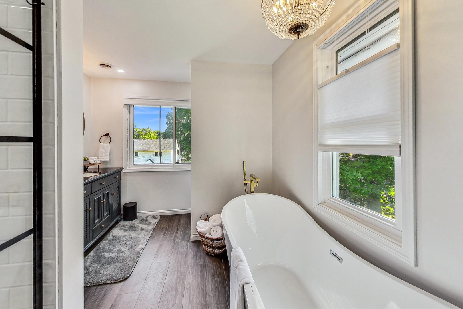 Upstairs Bathroom Soaking Tub