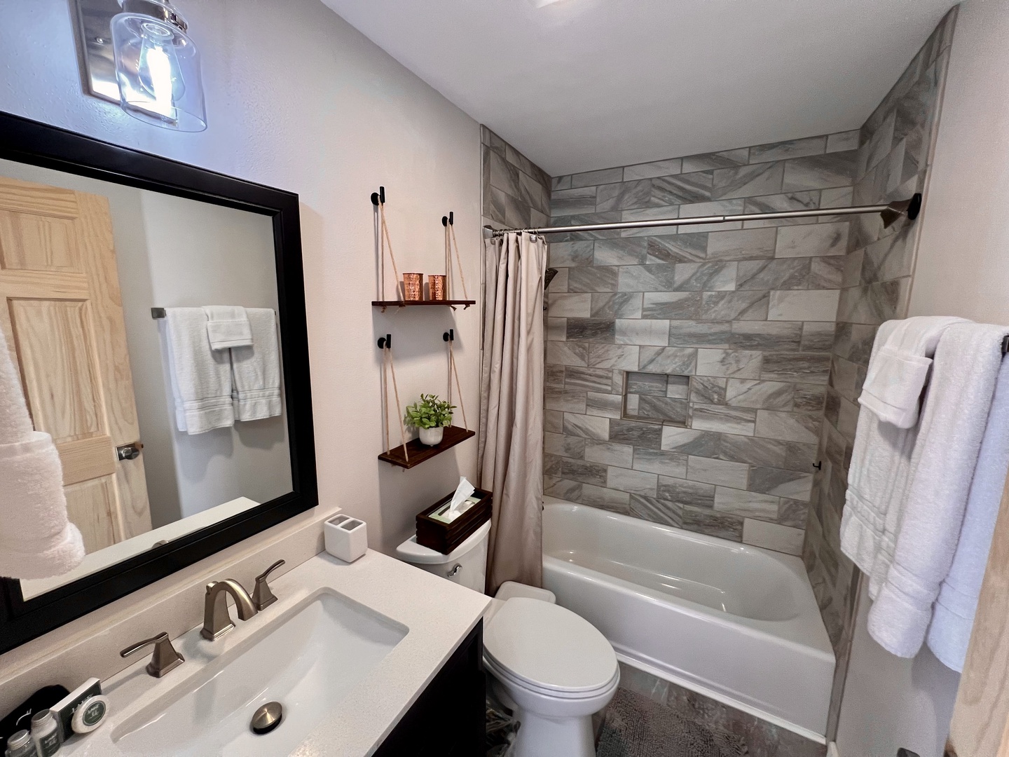 Main Level Full Bathroom with Tub/Shower Combo