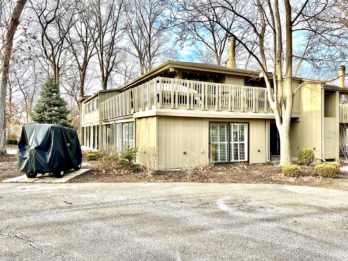 Exterior Corner Unit with Golf Cart