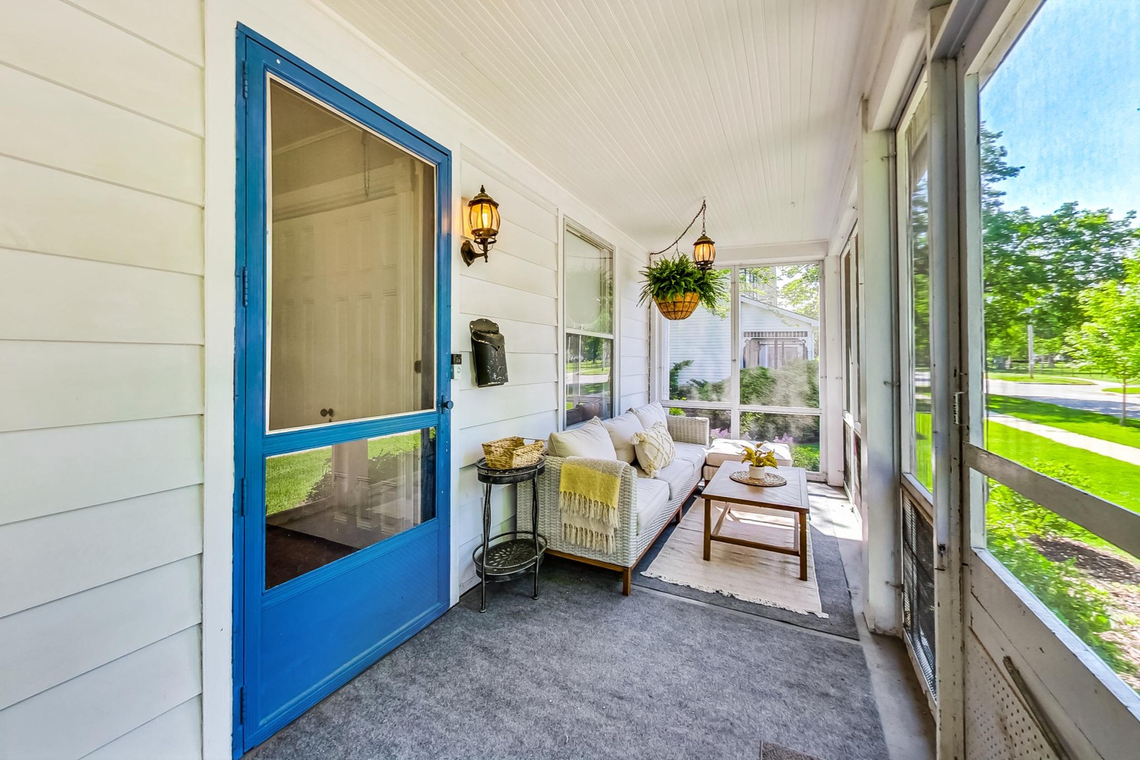 Screened-in Front Porch