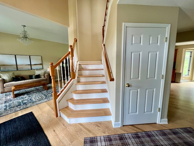 Main Floor / Upstairs Stairwell