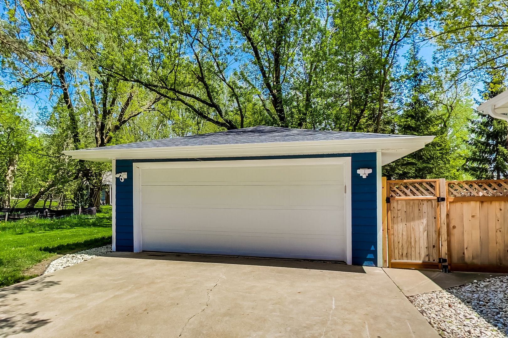 Driveway/Garage