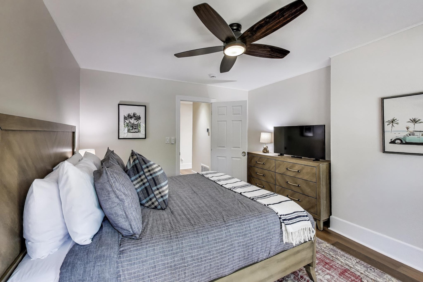 Upstairs Bedroom 3 - Queen Bed