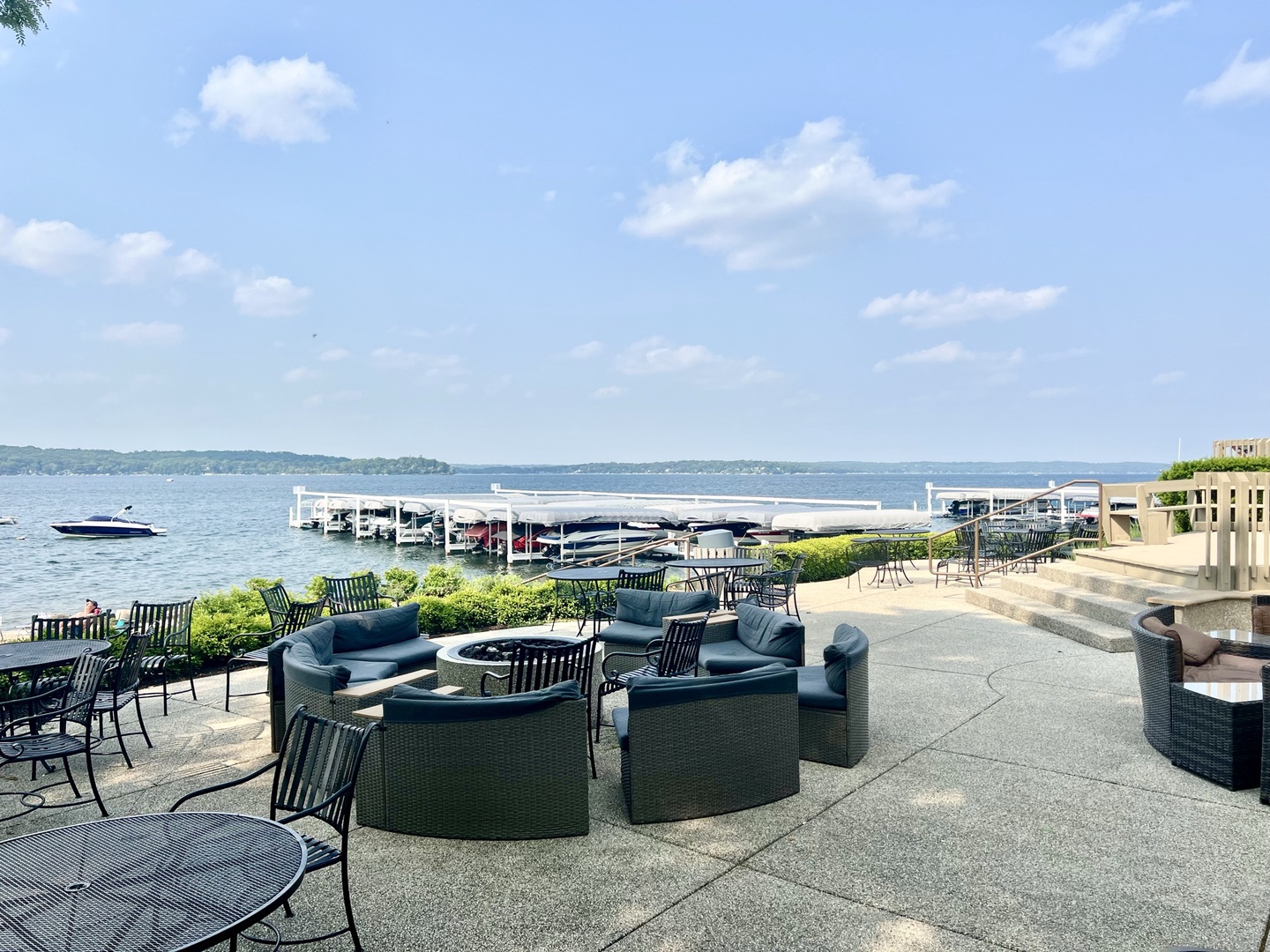 Dining with Lakeviews
