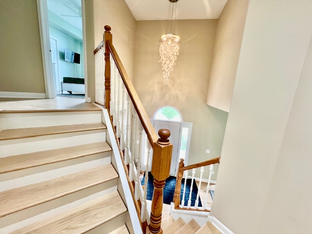 Main Floor / Upstairs Stairwell