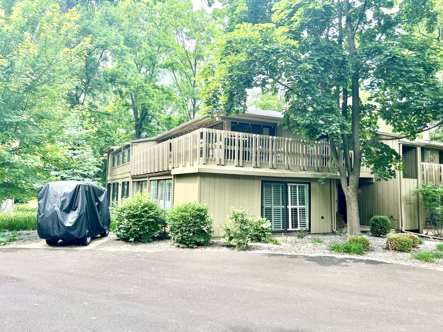 Exterior Corner Unit with Golf Cart