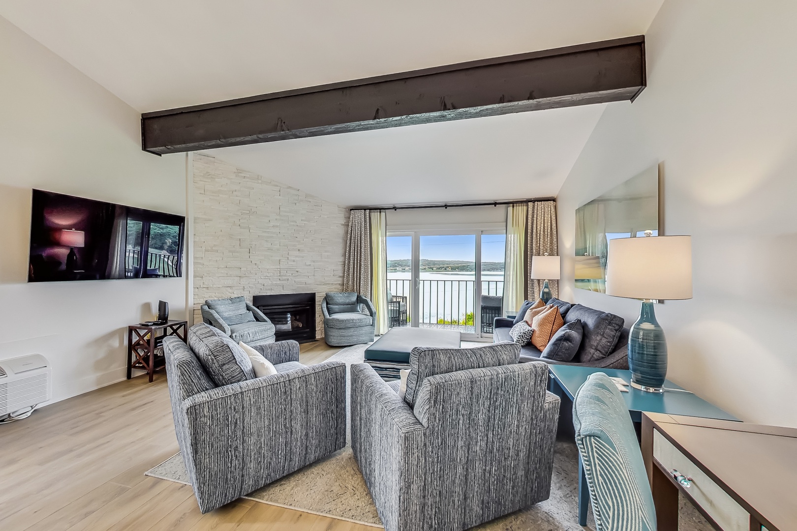 Living Room w/Fireplace and Lake View