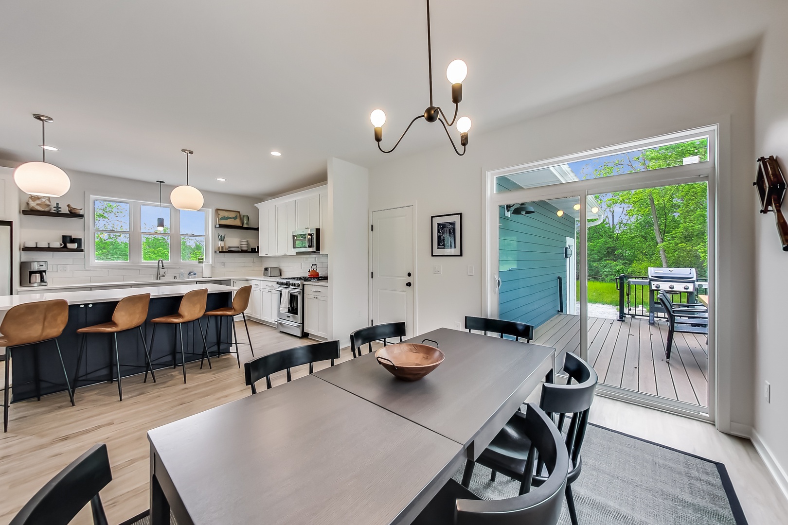 Dining with View of Deck