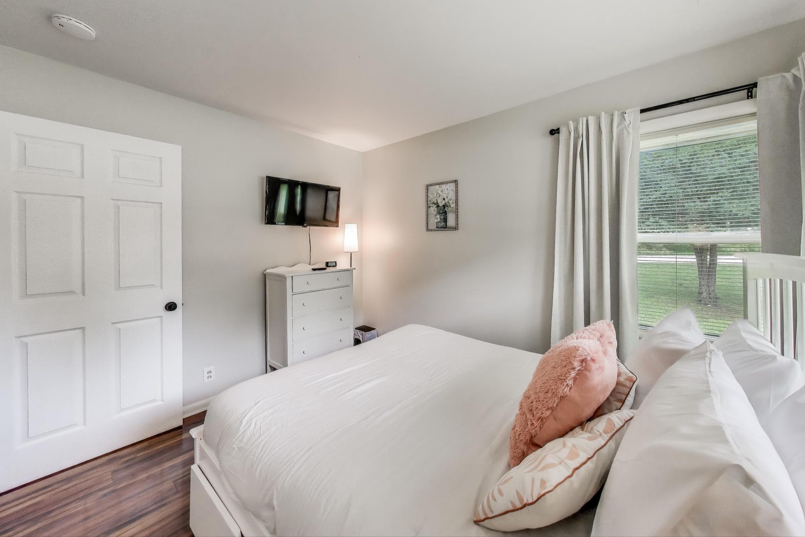 Queen Bedroom 2 with TV