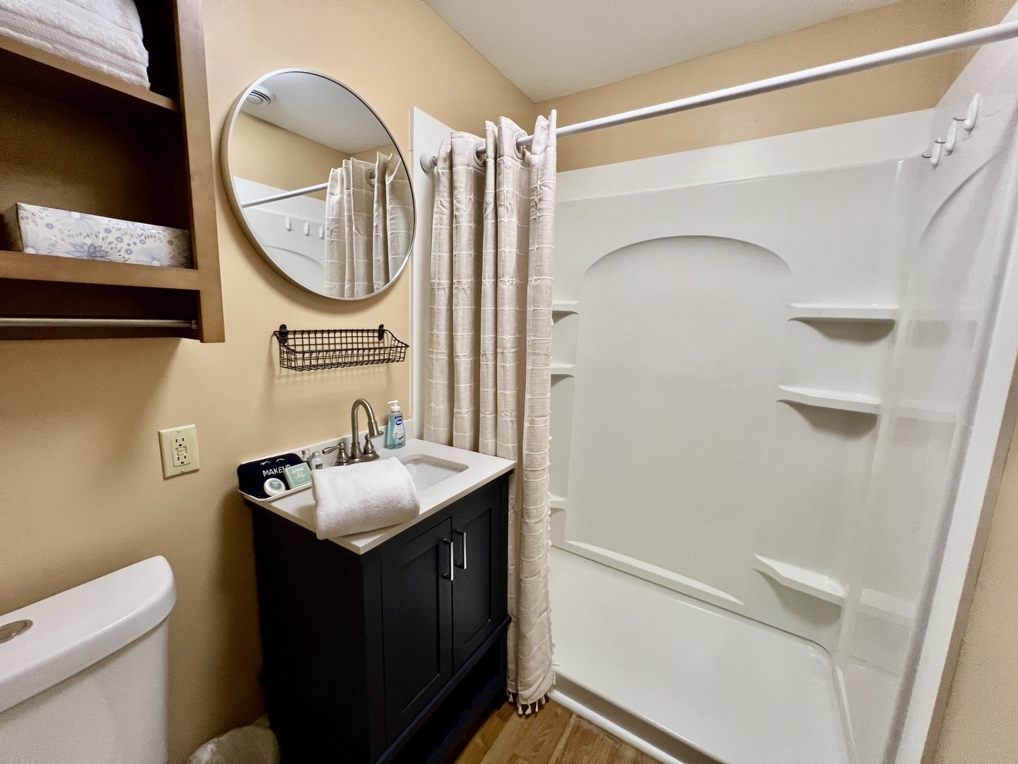 Walk-in Shower / Full Bathroom