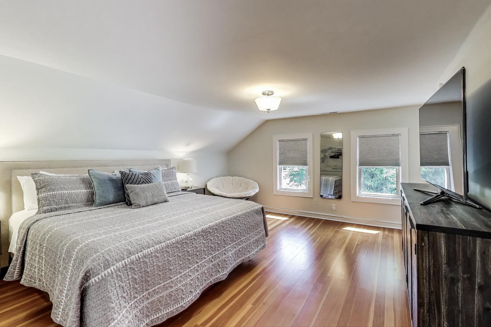 King Bedroom 1